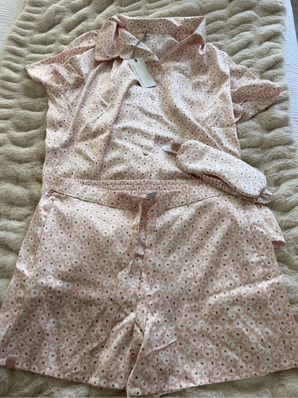 Barefoot Dreams Pink Short Pajama Set with Eye Mask (original packaging)
